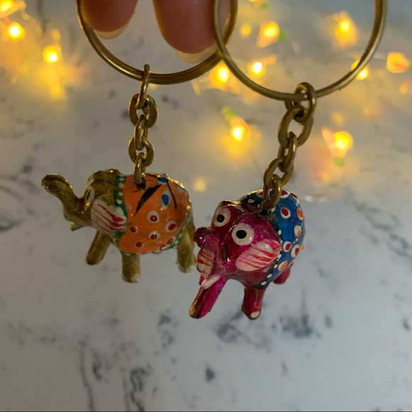 🐘 PACK of 2️⃣ Handcrafted & Hand-Painted Elephant Keychains made of Wood ! - Picture 4 of 6
